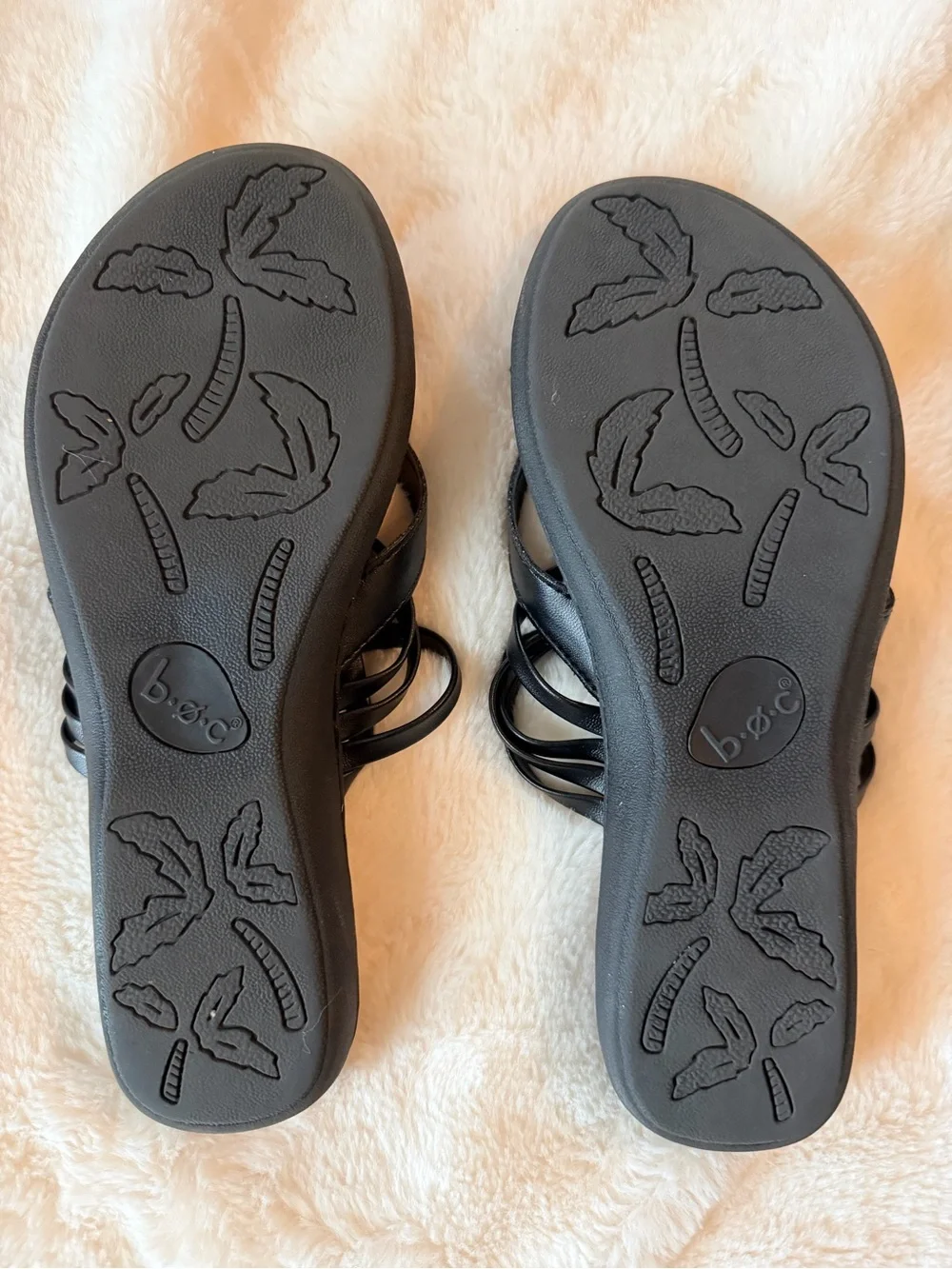 Women’s Like New BOC Strappy Slide Sandals in Black size 8